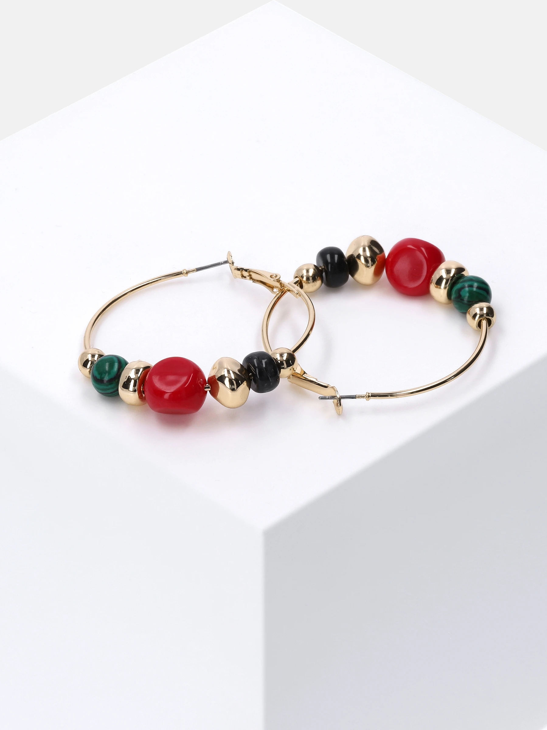 Accessories Creolen Im Boho Chic Look Mit Perlen Und Schmucksteinen 4 Accessories Creolen Im Boho Chic Look Mit Perlen Und Schmucksteinen – Bild 2