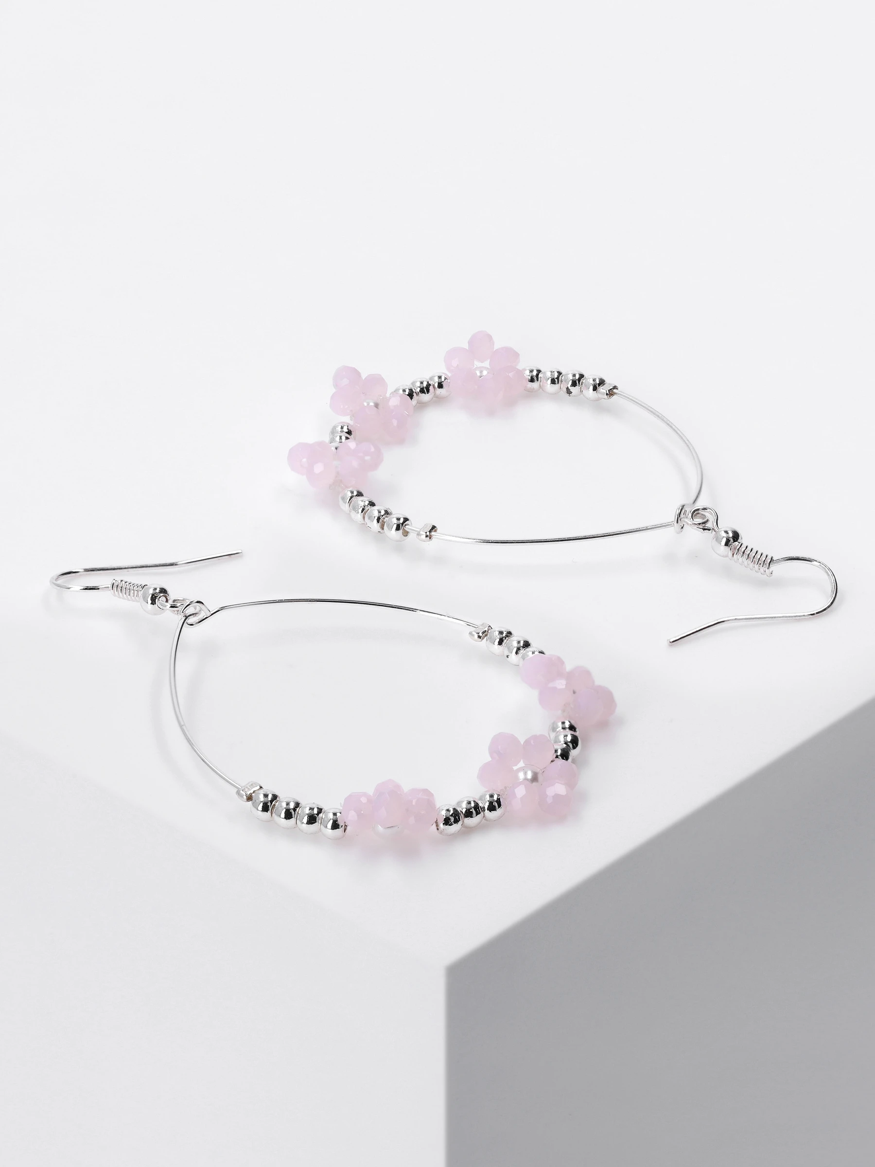 Accessories Ohrhänger Versilbert Mit Blumen Und Zierperle 3 Accessories Ohrhänger Versilbert Mit Blumen Und Zierperle – Bild 2