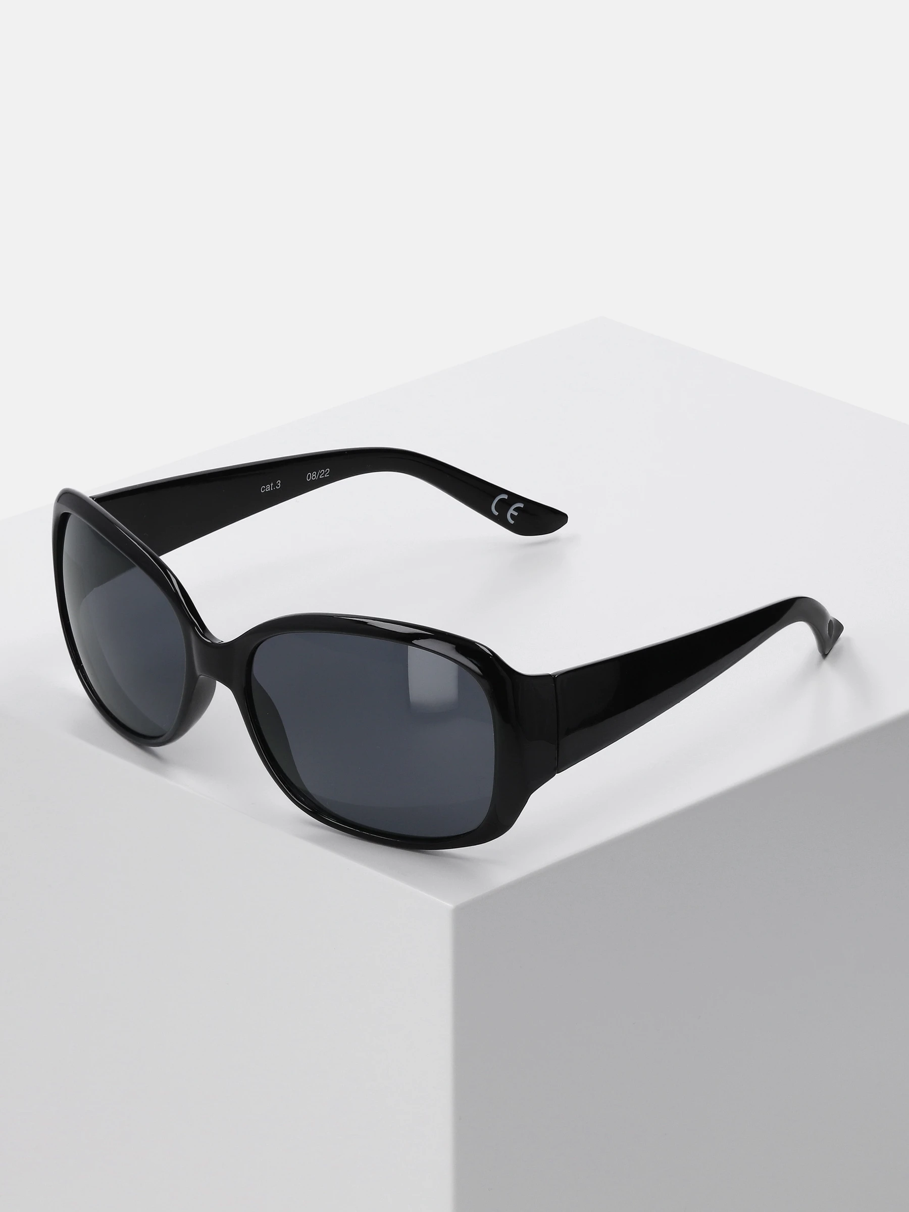Accessories Sonnenbrille Mit Recyceltem Material 7 Accessories Sonnenbrille Mit Recyceltem Material – Bild 5